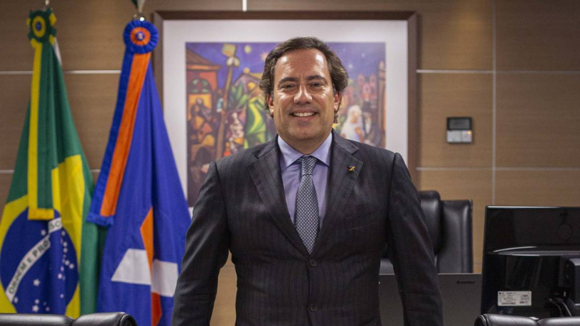 Pedro Duarte Guimarães destaca como estratégia, resistência e intensidade definem o polo aquático, um dos esportes mais desafiadores das piscinas.