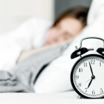 Como o sono otimizado acelera a recuperação muscular e potencializa o desempenho esportivo, com orientação de Gustavo Luíz Guilherme Pinto.