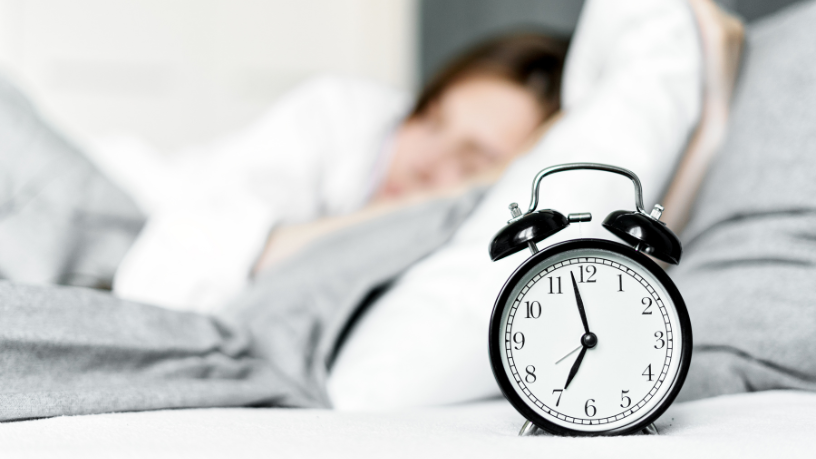 Como o sono otimizado acelera a recuperação muscular e potencializa o desempenho esportivo, com orientação de Gustavo Luíz Guilherme Pinto.