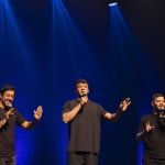 Vitória se prepara para muitas risadas com Victor Sarro, Renato Albani e Júlio Cocielo no espetáculo “S.A.C.”, uma produção Non Stop.