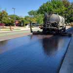 Soluções para pavimentos intertravados em áreas com vibrações constantes, evitando a migração de peças em projeto de Valderci Malagosini Machado.