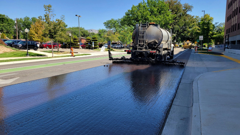 Soluções para pavimentos intertravados em áreas com vibrações constantes, evitando a migração de peças em projeto de Valderci Malagosini Machado.