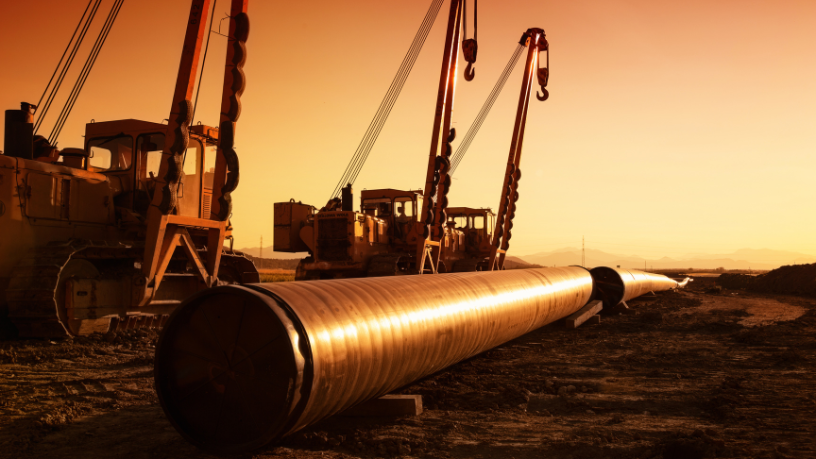 Paulo Roberto Gomes Fernandes comenta que a combinação de mobilização popular e conflitos jurídicos intensificou a discussão sobre o destino do oleoduto sob o Lago Michigan.