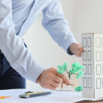 Conforto e eficiência são pilares da estratégia patrimonial no mercado imobiliário. Alex Nabuco Dos Santos destaca que desempenho técnico protege e valoriza o investimento.