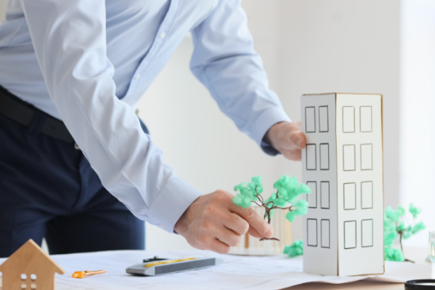 Conforto e eficiência são pilares da estratégia patrimonial no mercado imobiliário. Alex Nabuco Dos Santos destaca que desempenho técnico protege e valoriza o investimento.