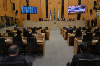 Projeto que muda regras de licitação no Espírito Santo é aprovado às pressas e divide a Ales