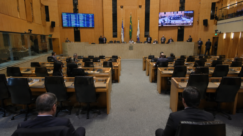 Projeto que muda regras de licitação no Espírito Santo é aprovado às pressas e divide a Ales